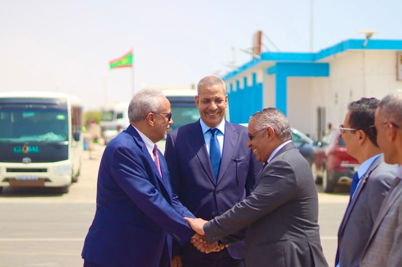 الوزير المنتدب لدى رئيس الحكومة المغربية  رفقة وزير الشؤون الاقتصادية يؤديان زيارة تفقدية لميناء نواكشوط المستقل