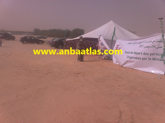 الخيمة المضروبة أمام قصر المؤتمرات لاستقبال الزوار